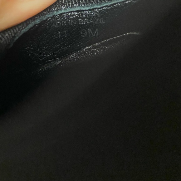 Tory Burch Caroline patent leather 3” heels with gold emblem size 9 - Picture 9 of 13